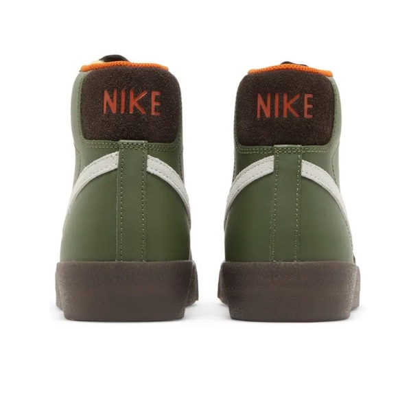 Nike Blazers - Picture 2 of 5